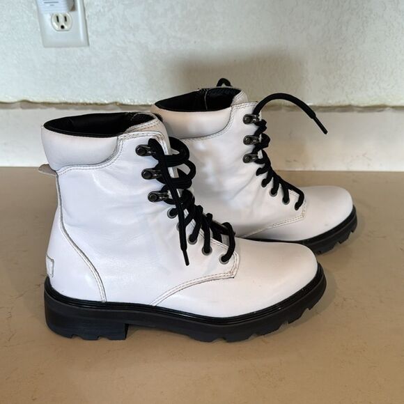 Sorel Lennox Lace Boots NWOT - Picture 5 of 10